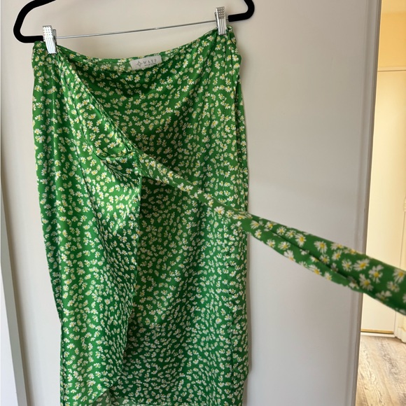 Wayf Green Daisy Print Blouse - Picture 6 of 6